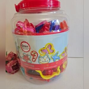 Sweet Creations by Good Cook 94 Cookie Cutters Set. Cookie Cutters Bucket.